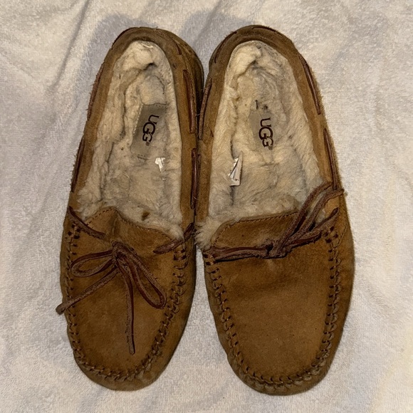 UGG MOCCASINS - Picture 2 of 5